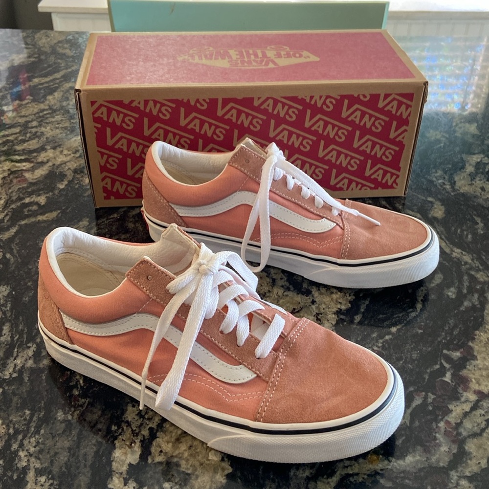 Van’s Classic Old Skool Sneakers - Picture 4 of 7